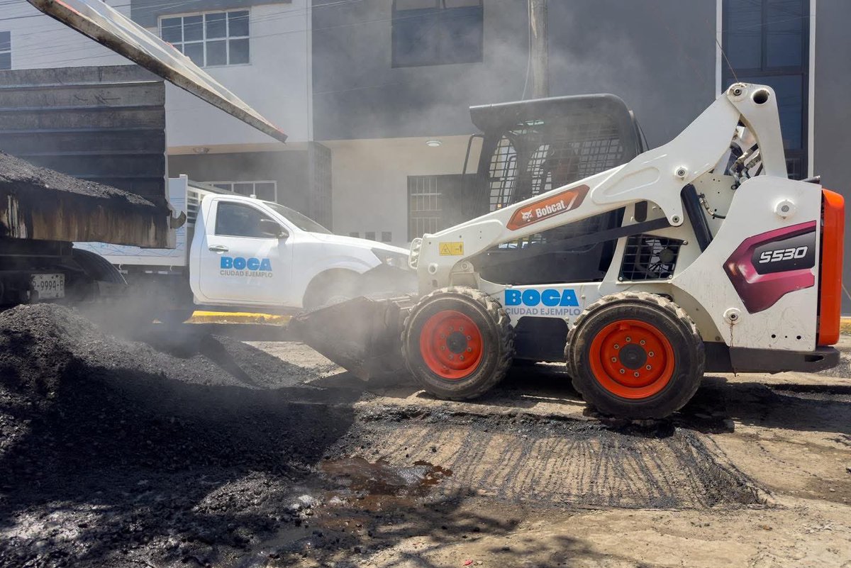 maryjosegamboa's tweet photo. Trabajos de bacheo en calle Catemaco
Nuestras cuadrillas de bacheo realizan labores de reparación para atender reportes ciudadanos y mejorar las condiciones de la vialidad, brindando mayor seguridad y una mejor circulación para quienes transitan por la zona. https://t.co/YWFAK3EQzb