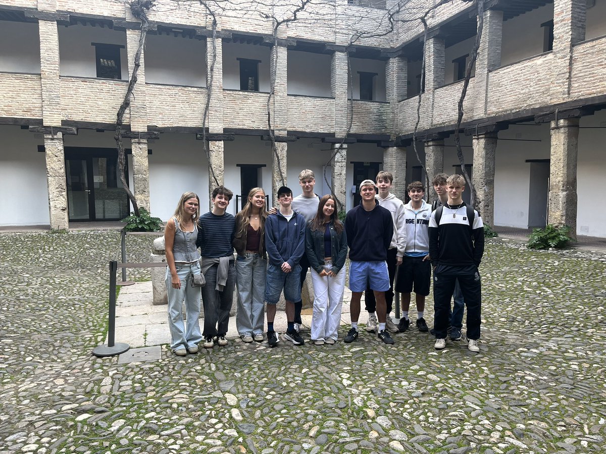 ReedsMFL's tweet photo. Day 1 - After their morning lessons, students enjoyed a walking tour of Granada and a visit to the Cathedral https://t.co/1u4sZ6p6K4