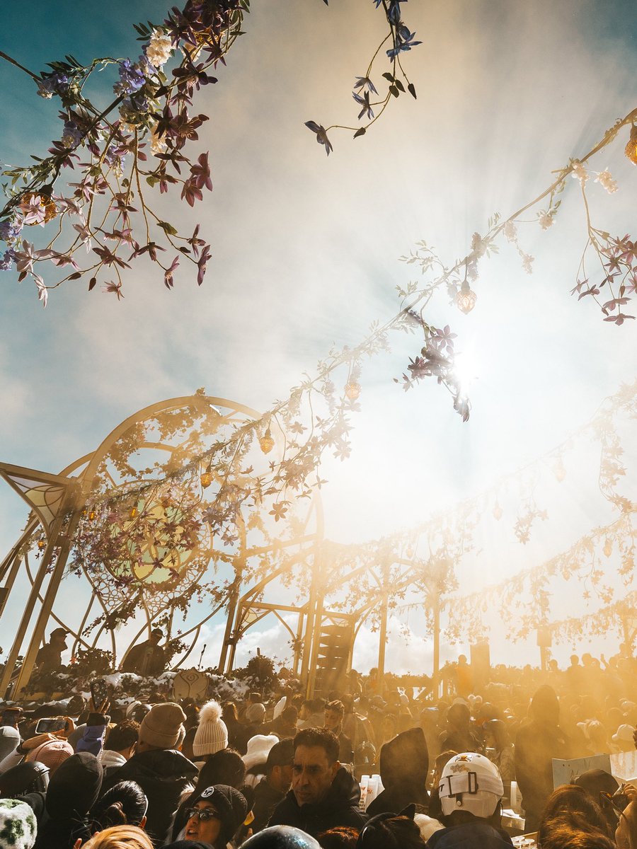 Tomorrowland tweet media