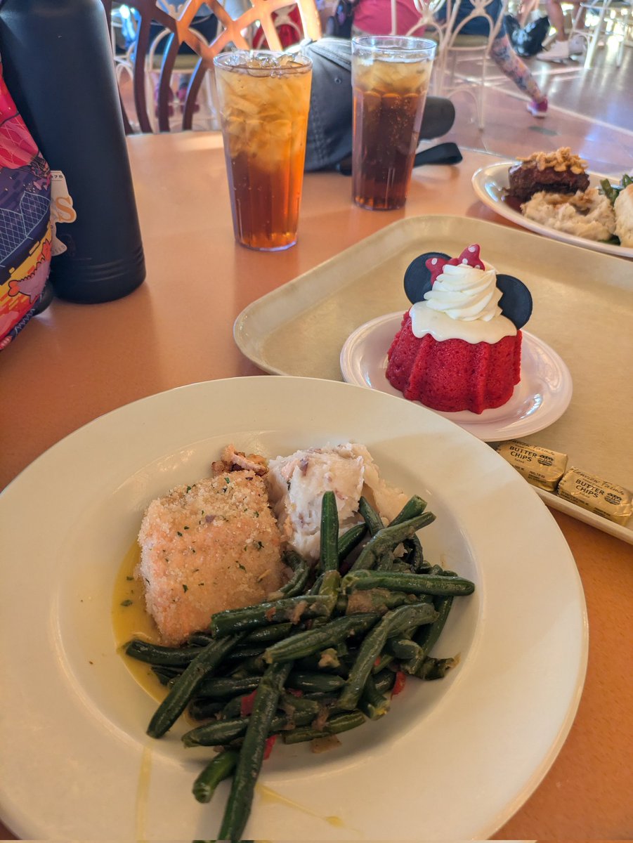 DollyDives's tweet photo. Pleasantly surprised by the salmon over at the Plaza Inn https://t.co/4GMpnTTC6N
