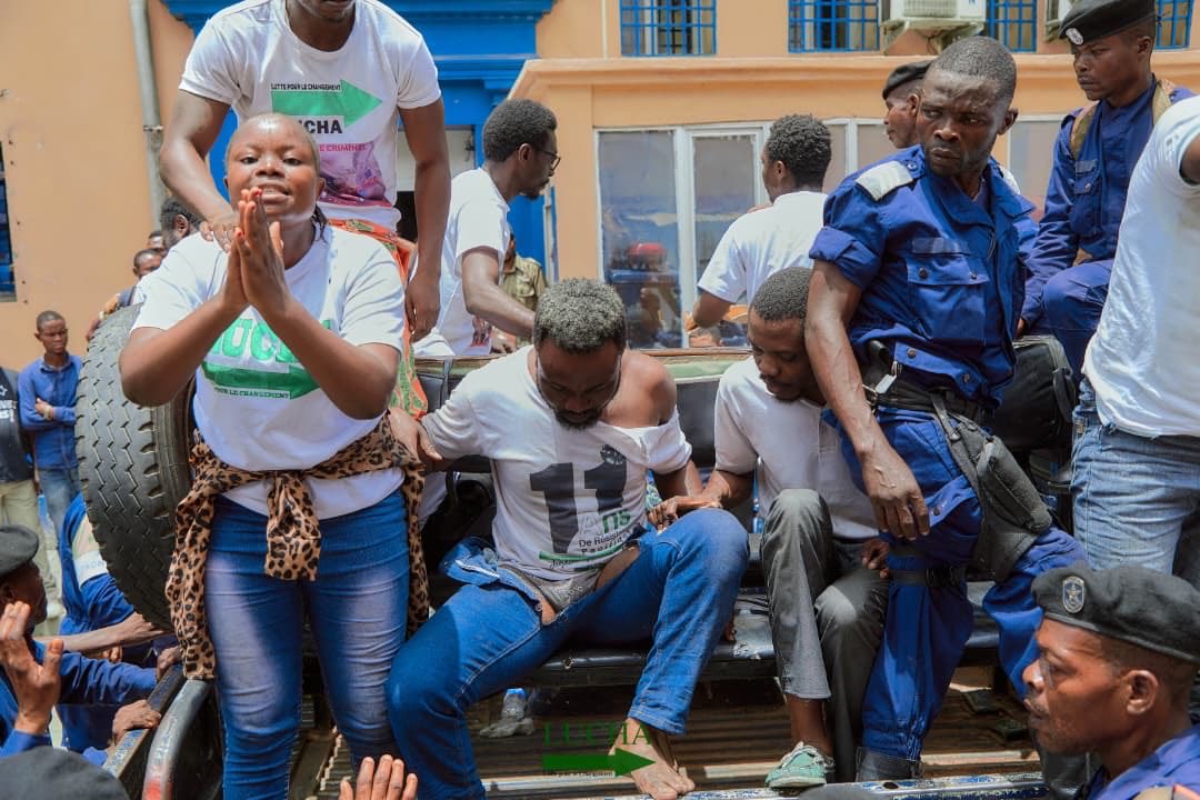 #Matadi:
Nous dénonçons avec fermeté la répression policière subie aujourd’hui par nos camarades pour avoir exigé l’accès à l’électricité devenue, paradoxalement, un casse-tête au Kongo central. 
Cette manifestation publique était pacifique et l’autorité était dûment informée.