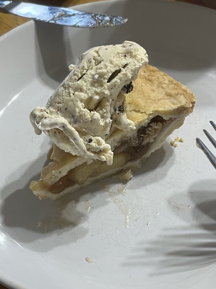 StarGamer54kid's tweet photo. #PieDay
Forgot to share this on Pie Day! 😋❤️🥧🍨 https://t.co/Zl7Nof3J70