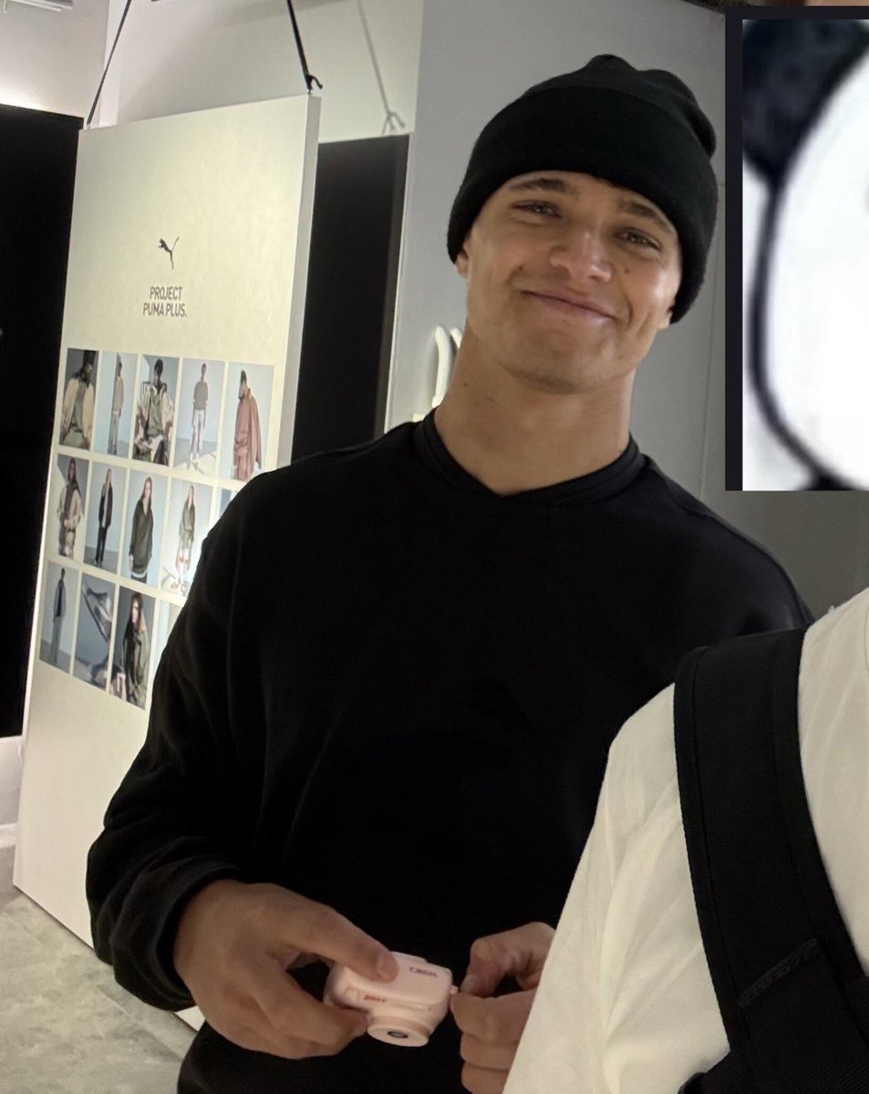 TheBigBangFairy's tweet image. a duo i just made up

The fact Lando own a hello kitty camera is actually insane adorable and cute! 🥺🥰

#lando #gdragon