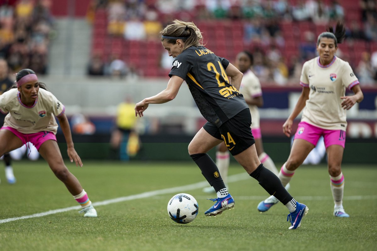 URFC FAN tweet media