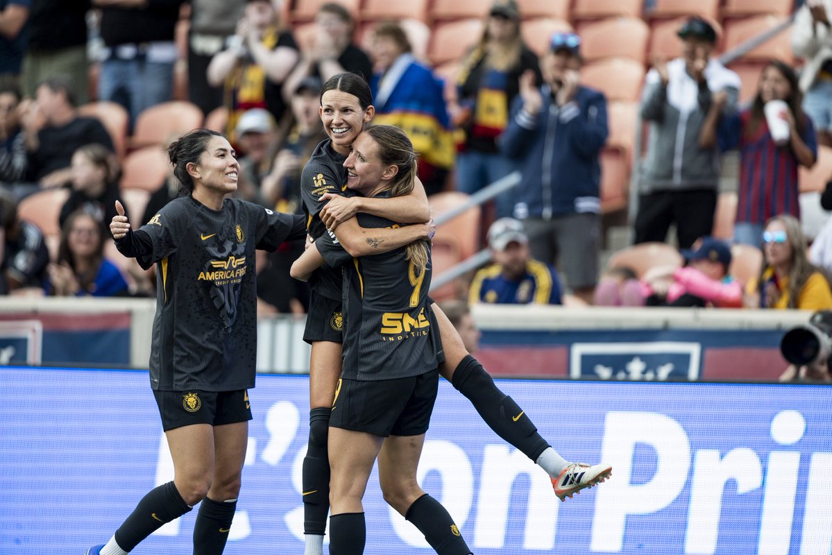 URFC FAN tweet media