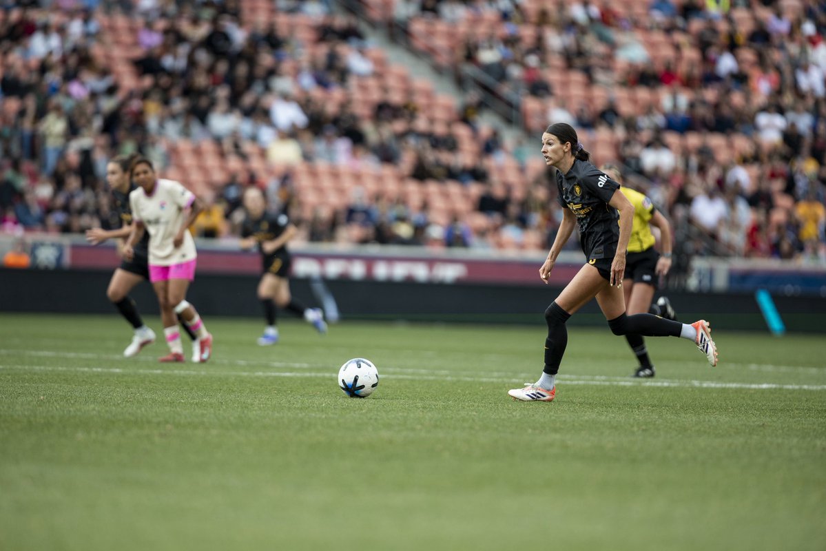 URFC FAN tweet media