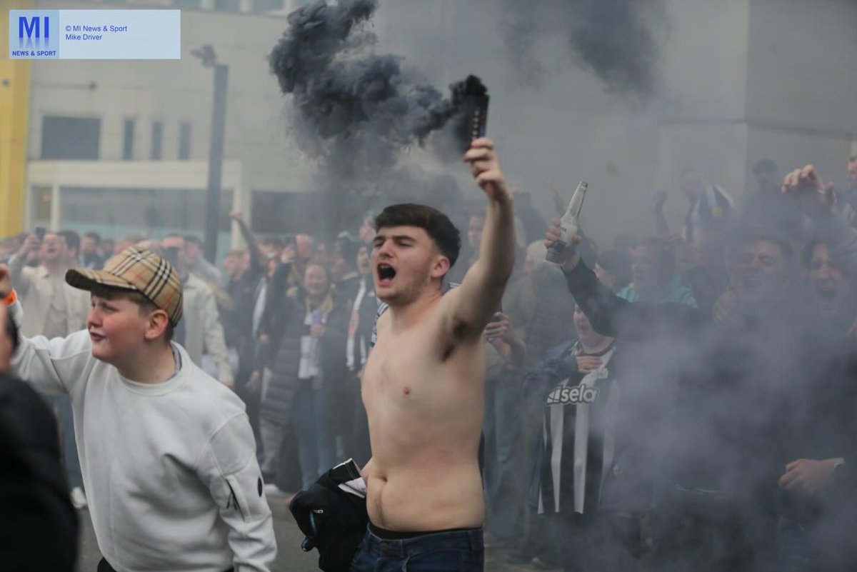 𝕊𝕋𝔸ℕ𝔻 𝕐𝕆𝕌ℝ 𝔾ℝ𝕆𝕌ℕ𝔻 👊 tweet media