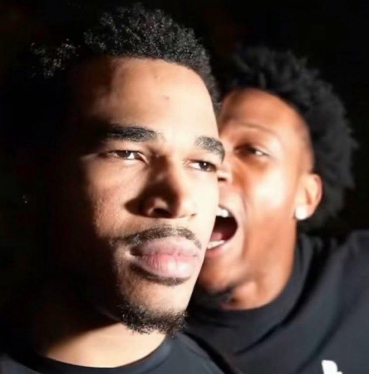 zion 𖤐 tweet media