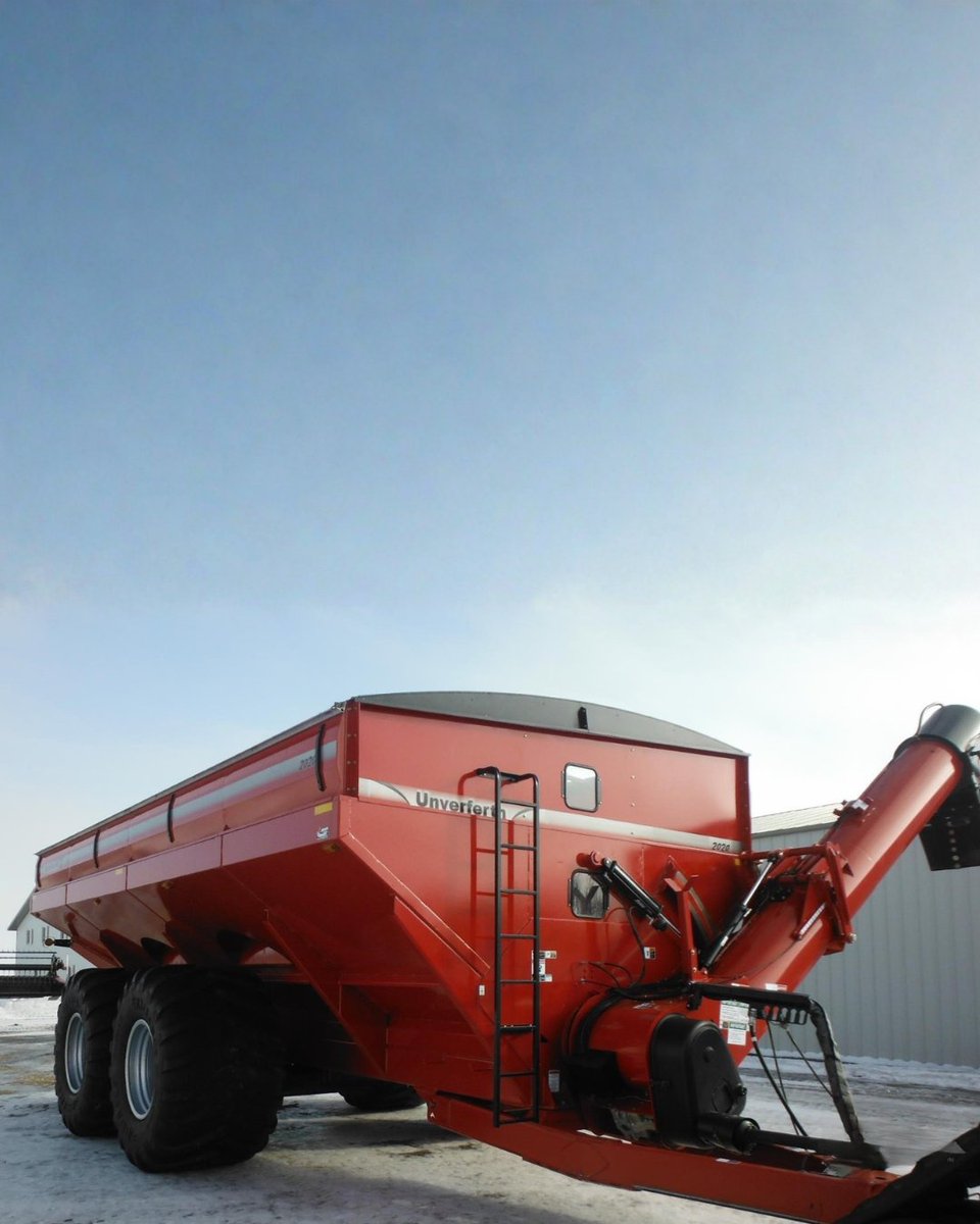 TractorHouse tweet media