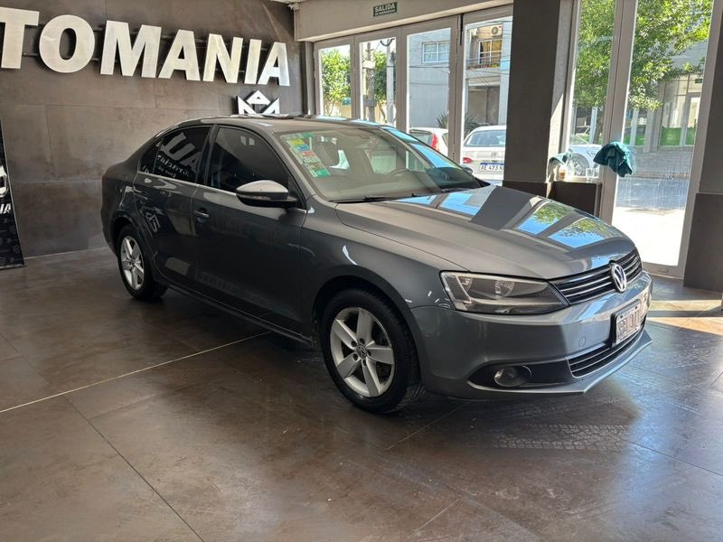 VW VENTO 2014 AT LUXURY.