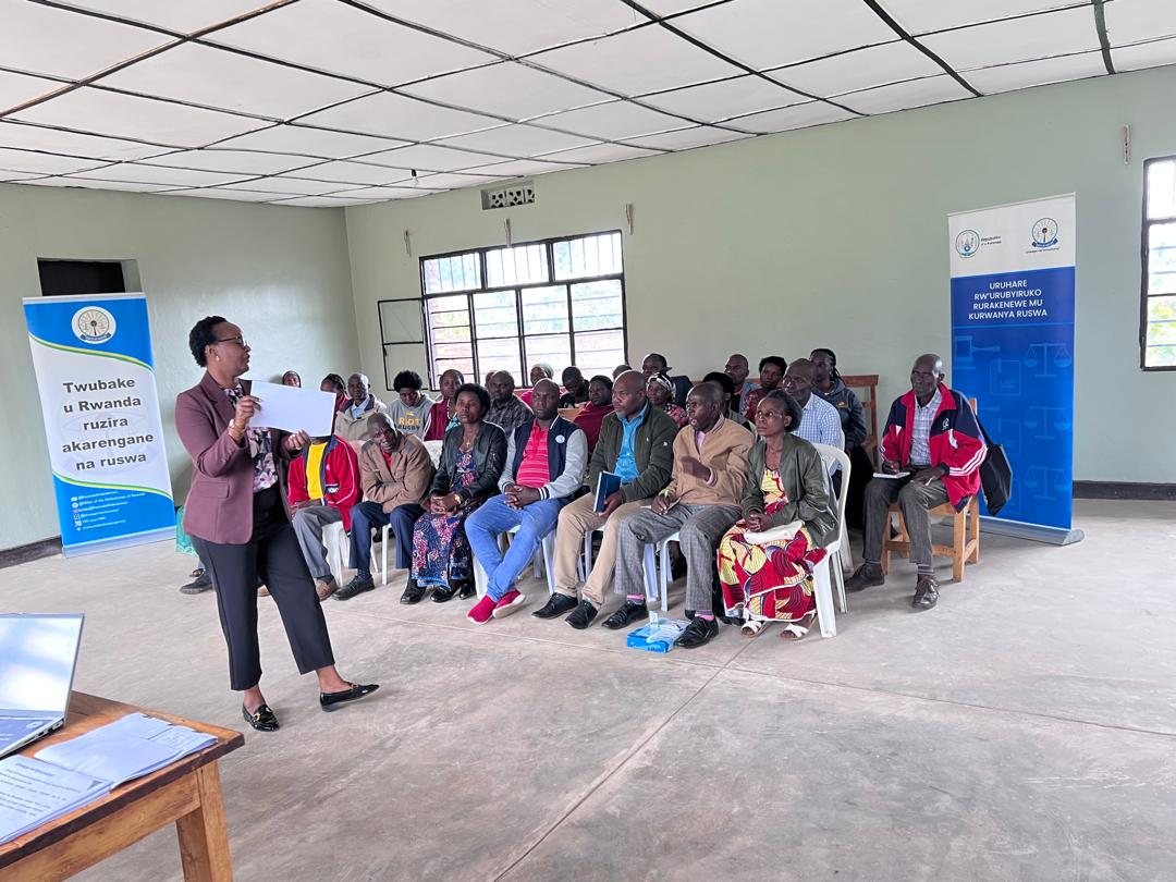 RwandaOmbudsman's tweet photo. None,Gahunda yo guhugura Abunzi ku ruhare rwabo muri gahunda yo gukumira no kurwanya ruswa yakomereje mu Mirenge ya #Rambura muri @NyabihuDistrict ,#Busogo muri @MusanzeDistrict  ,#Gashari muri @KarongiDistr ,na #Rwinkwavu muri @KayonzaDistrict . Abunzi bahuguwe ni 147. https://t.co/syR4qvAFWe