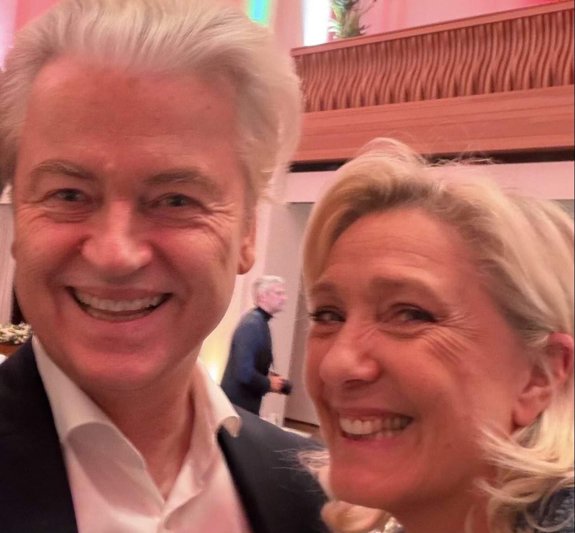 KrisDobs tweet media