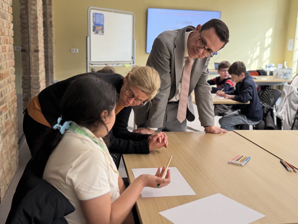 PMoyarecteur's tweet image. #SPME2026
Aux Archives de la Somme, de très beaux échanges avec les élèves de l’école Sagebien autour du dessin de presse.
Merci aux enseignants, à nos équipes #EMI et aux intervenants @laBnF pour leur engagement au service de l’esprit critique des élèves.