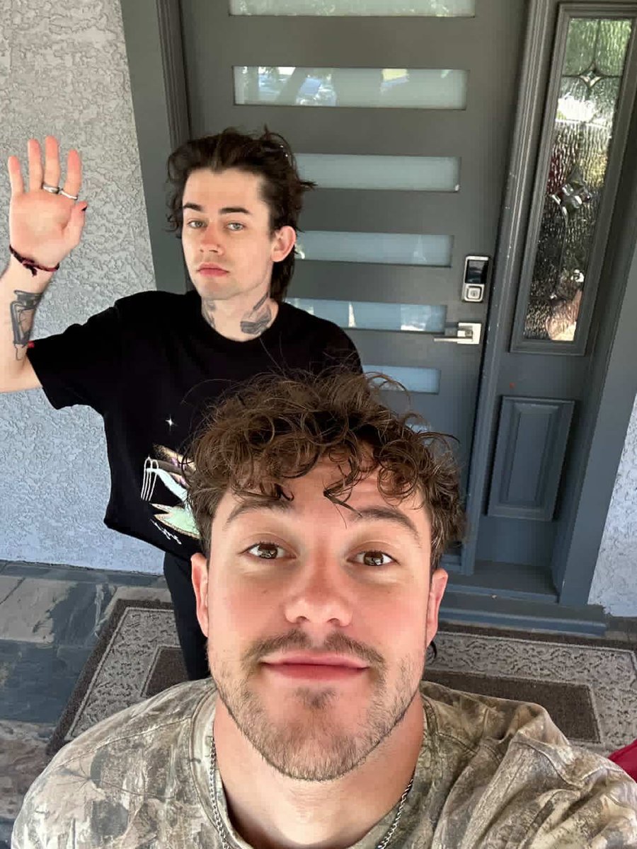 rockstarmaybank's tweet photo. With my favorite cousin @wizzkidcameron https://t.co/mixzUY5VkQ