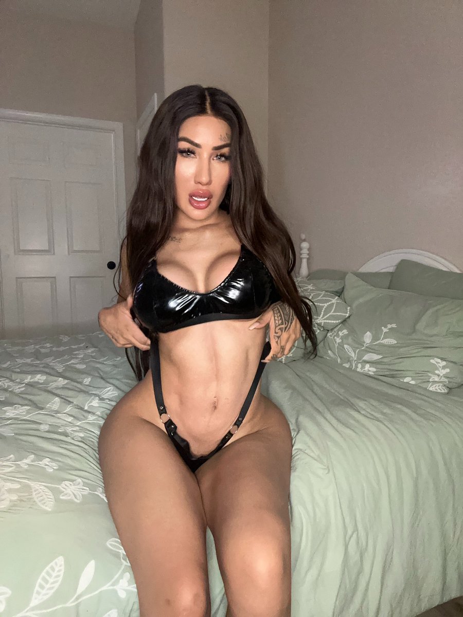 amia miley tweet media