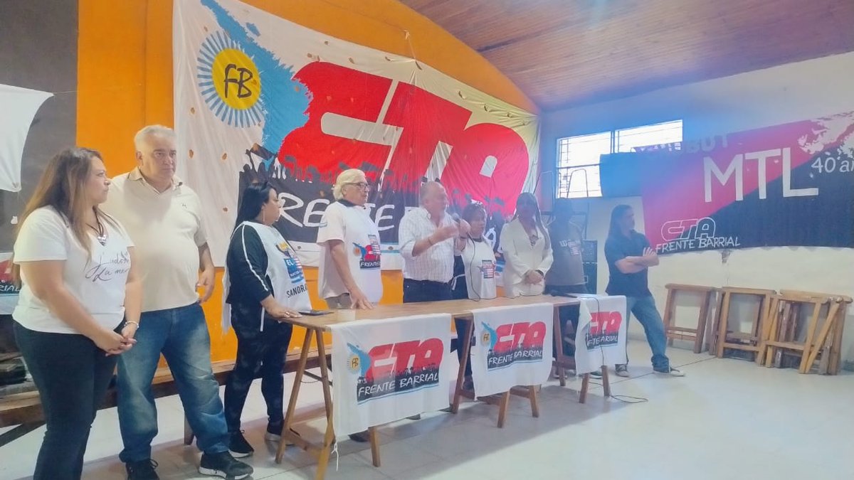 HugoYasky's tweet photo. Organizaciones de todo el país debaten y construyen en el plenario nacional del Frente Barrial de la CTA en Florencio Varela. 
La fuerza para derrotar al modelo de la exclusión y la violencia que representa Milei crece desde abajo para construir un país con soberanía y trabajo digno para todos.