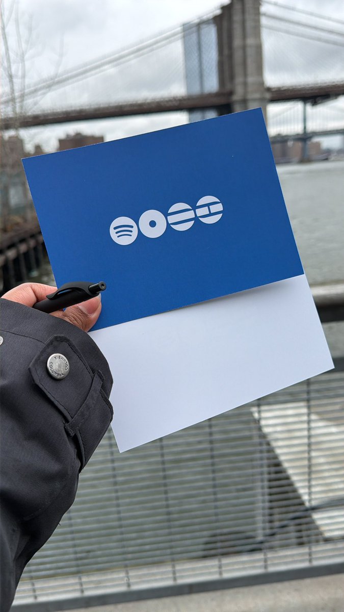 eva⁷ is seeing bts! 🪭 tweet media