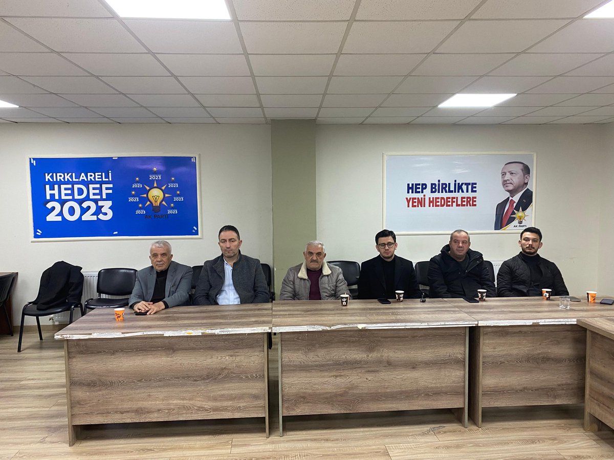 yunusercan39's tweet photo. İl Yönetim Kurulumuz ile haftalık olağan toplantımızı gerçekleştirdik. 

Hayırlara vesile olsun.

@abuyukgumus 
@haydaraliyildiz 
@alisevinc34 https://t.co/wrDCzgKNir