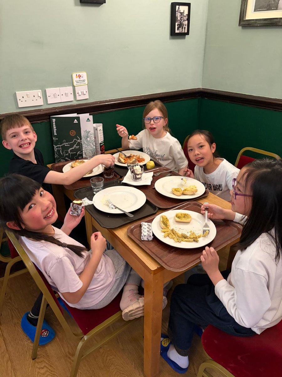 Candleby Lane tweet media