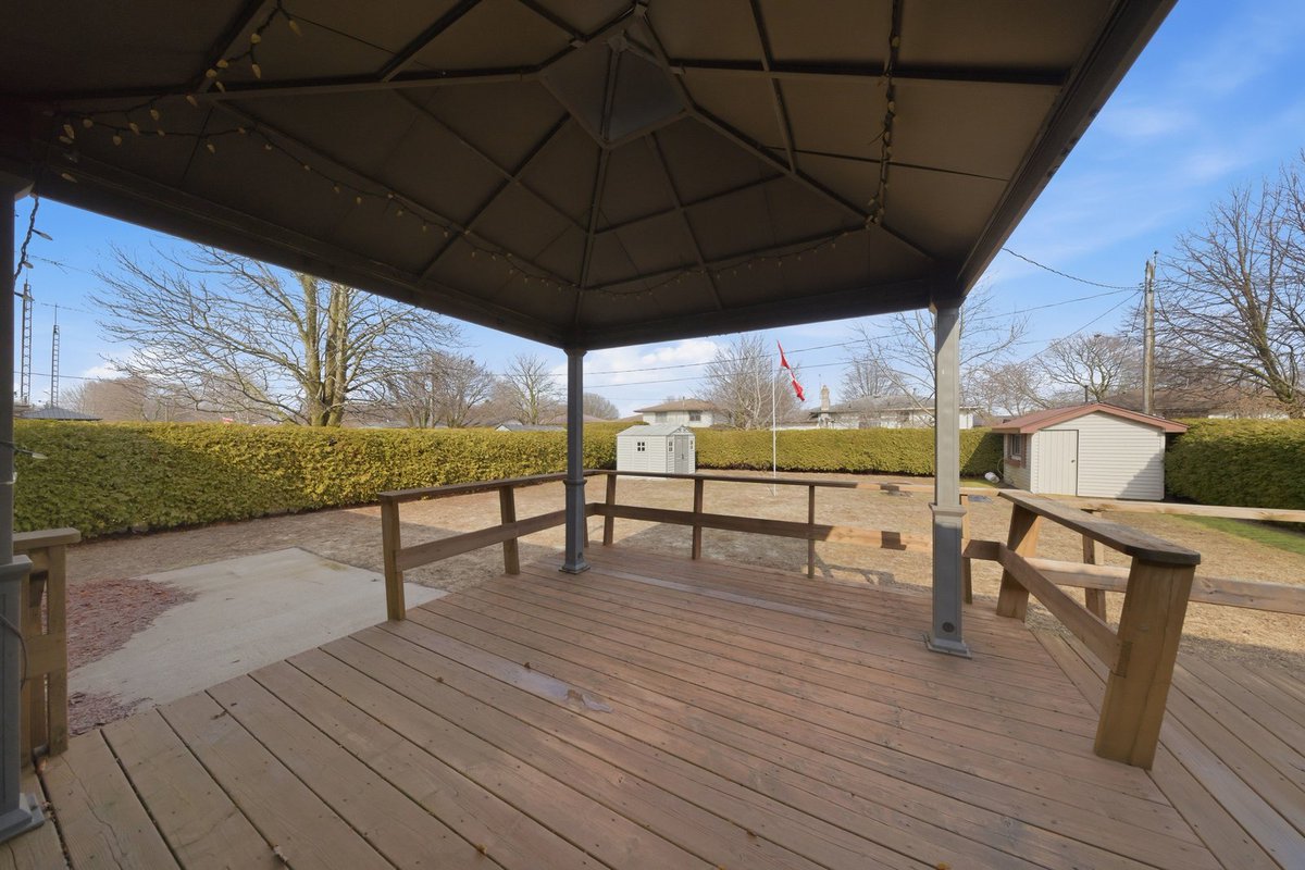 JUST LISTED:📍405 Adams Ave Delhi
MLS® # 40814259 $ 549,000.00

login.atozmedia.ca/405adamsavenue…

🌱Van LonderSELE TO Van LonderSOLD🌿

Paul Van Londersele, Broker of Record
☎ (519) 428-5763
Michelle Van Londersele, Broker
📞(519) 429-5682
✉vresold@gmail.com
💻 vanlondersele.ca