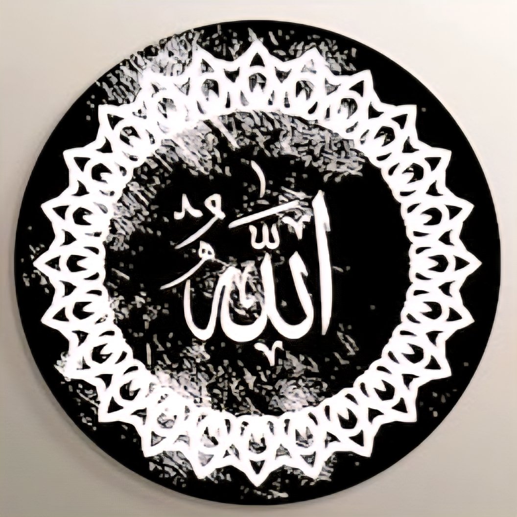 Geceye dair son Söz

Ayrılık demişler adına
Çeken bilir
İçin için yakar, Soluğun
kesilir
Dilin tutulur,  ateşi yakar
Eritir
Kabrinden  ayrılacağını 
Zaman...

Yokluğu daim içinde bir
kordur 
Yaşarsın ama her anı pek
Zordur
Hasreti yeniden yeniden
Vurur
Kabrinden ayrılacağım o