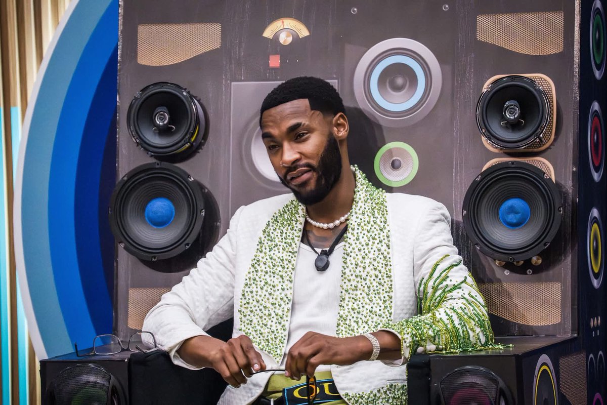 nwaizawinvoel tweet media