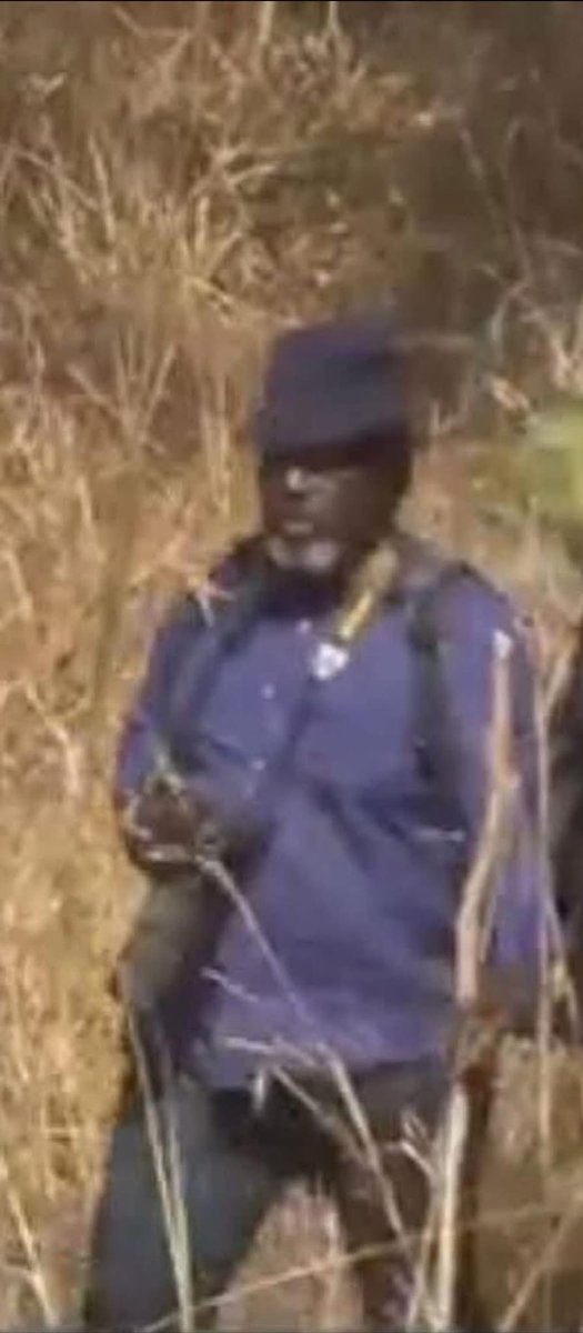 ALahatane's tweet image. 🚨🇨🇩Il a dit en #1999 il avais acheté une maison a #Goma , pendant ce temps , il était commandant dans les opérations de #Pweto.
 Comment lui qui se battait à #Pweto contre les #RCD pouvait acheter une maison dans une zone contrôlée par eux ?  Un vrais #infiltré.