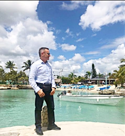 Ricardo Ferris León en las calles tweet media