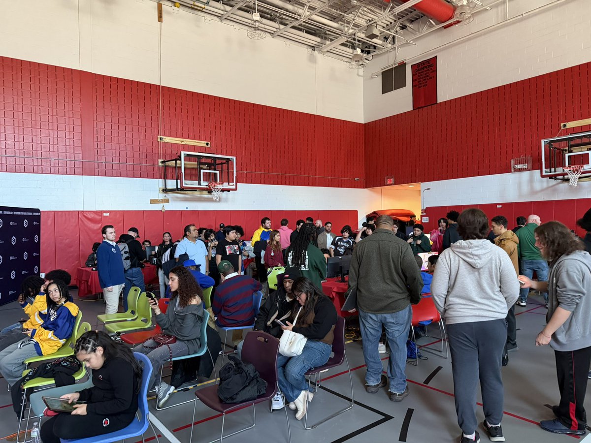 Stay Plugged In tweet media