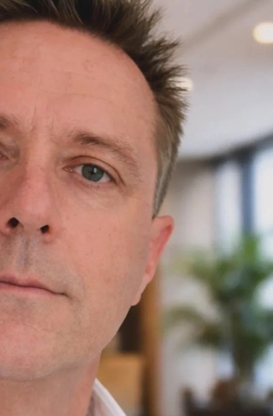 This is where I work and live, and this is because of a tall and handsome Navarrese Alicantino man I held close to my heart since Oct 2025. He drove during his only day off for the week, brought me to eat at this Colombian place, showed me around Mercado and helped me move 🥰