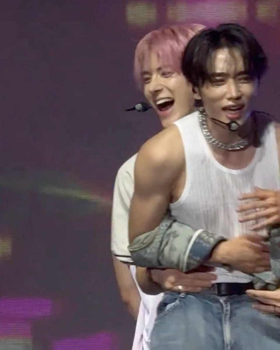 ‧₊ ᨳ julia ྀི .࿔ ¹¹ tweet media