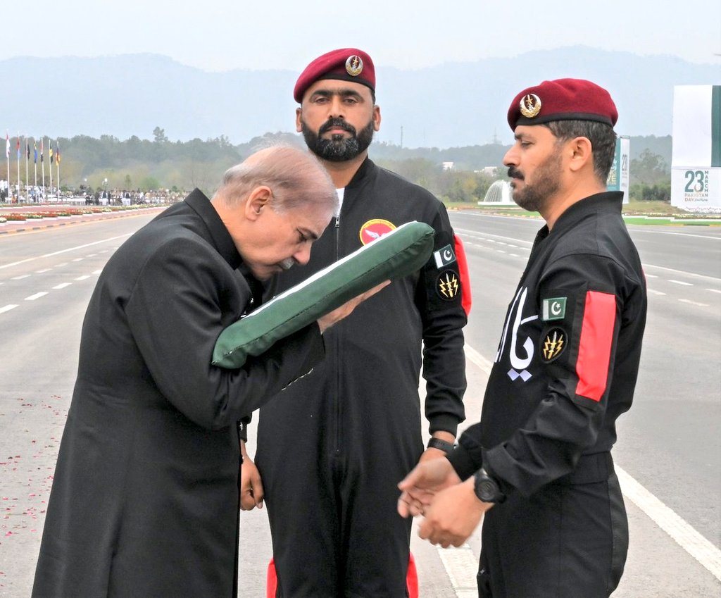 میاں عامر 🦁 tweet media