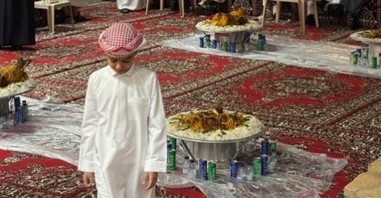 أَخُوصِيْتَه tweet media