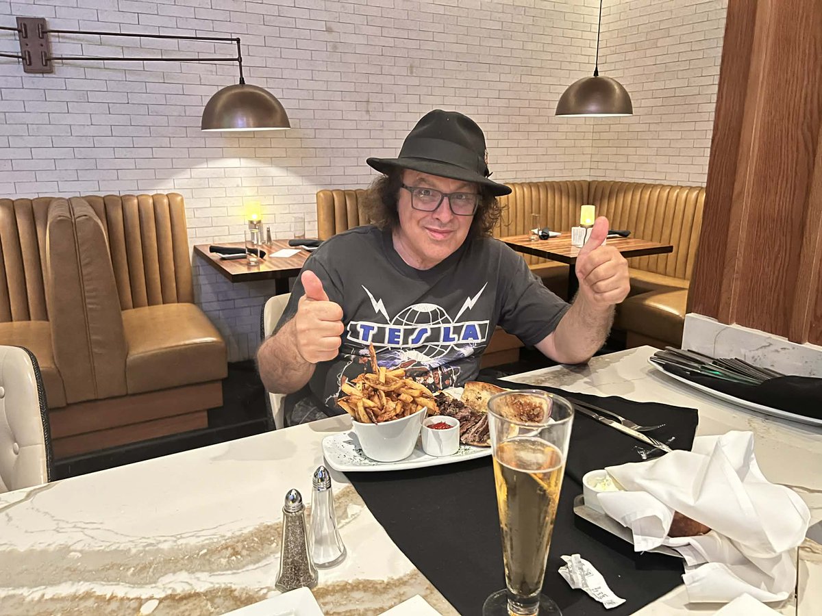 Perry Caravello Live tweet media