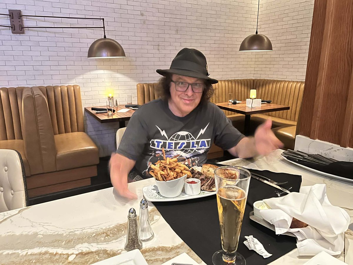 Perry Caravello Live tweet media