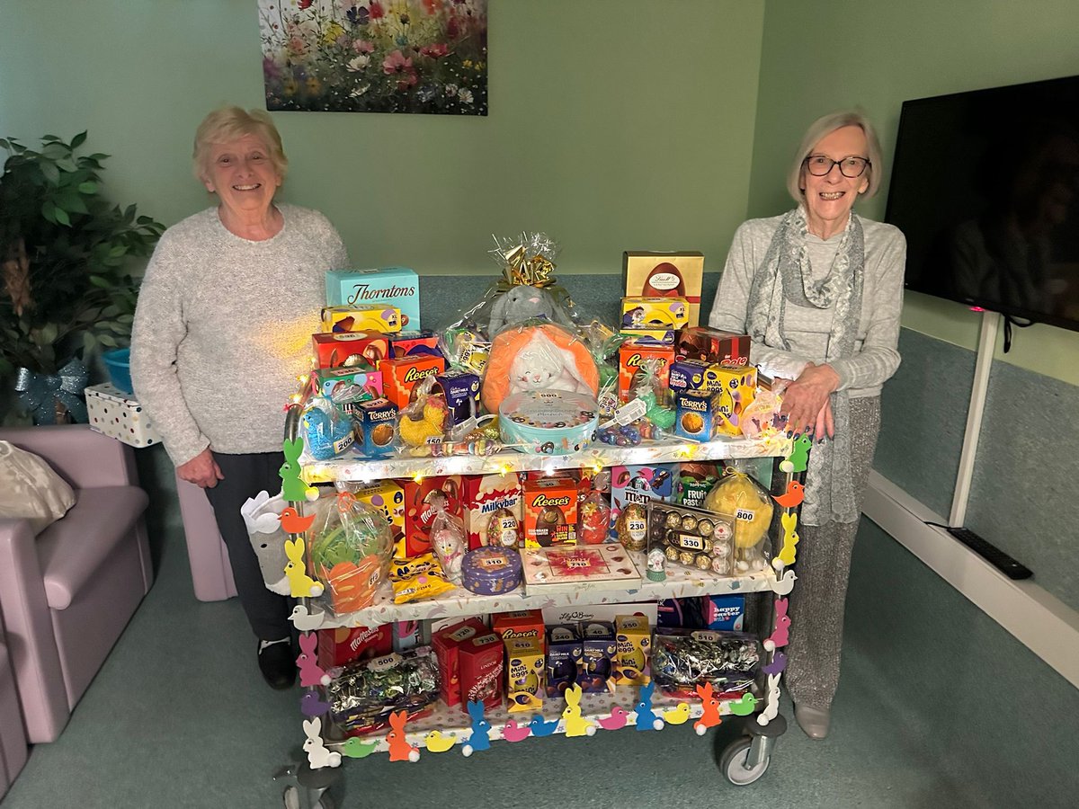 C52_QMC's tweet photo. The amazing Maggie’s have done it again and the C52 Easter raffle is open for business. All welcome, lots of fantastic prizes to be won @mendb999 @DejongeSi @nottmhospitals @VictoriaFensome @nuhpatientgroup https://t.co/jFDwWgMkdY