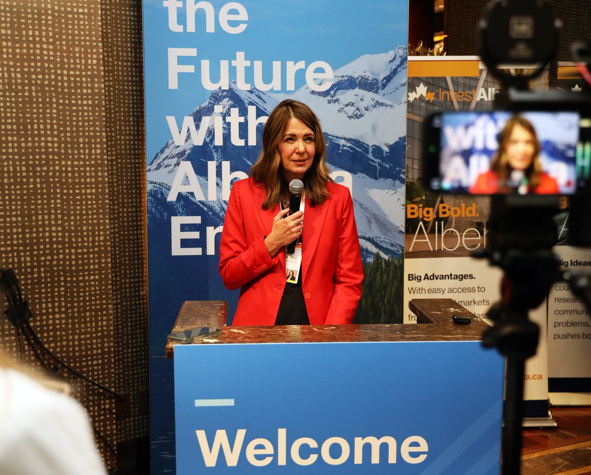 Danielle Smith tweet media