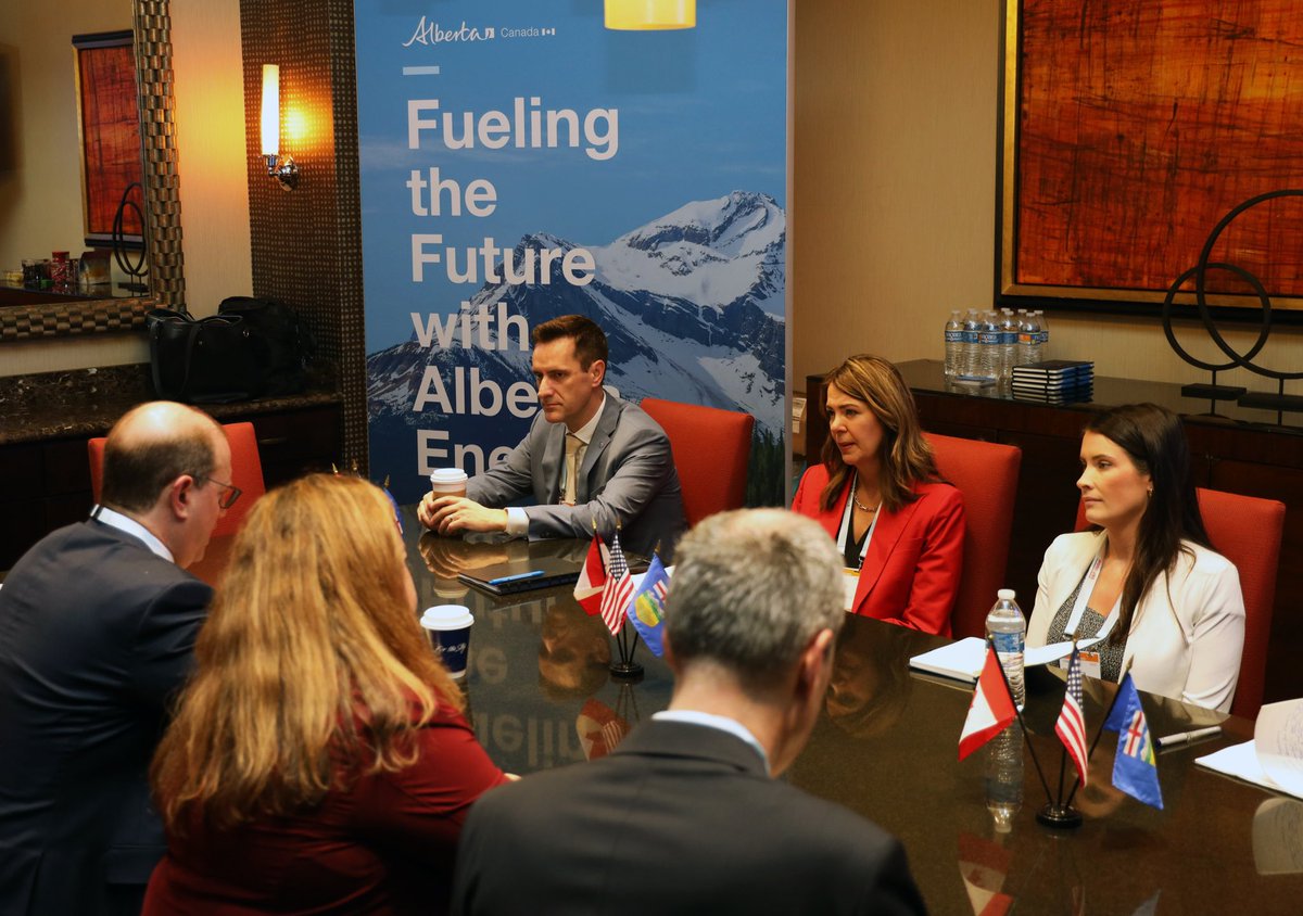 Danielle Smith tweet media