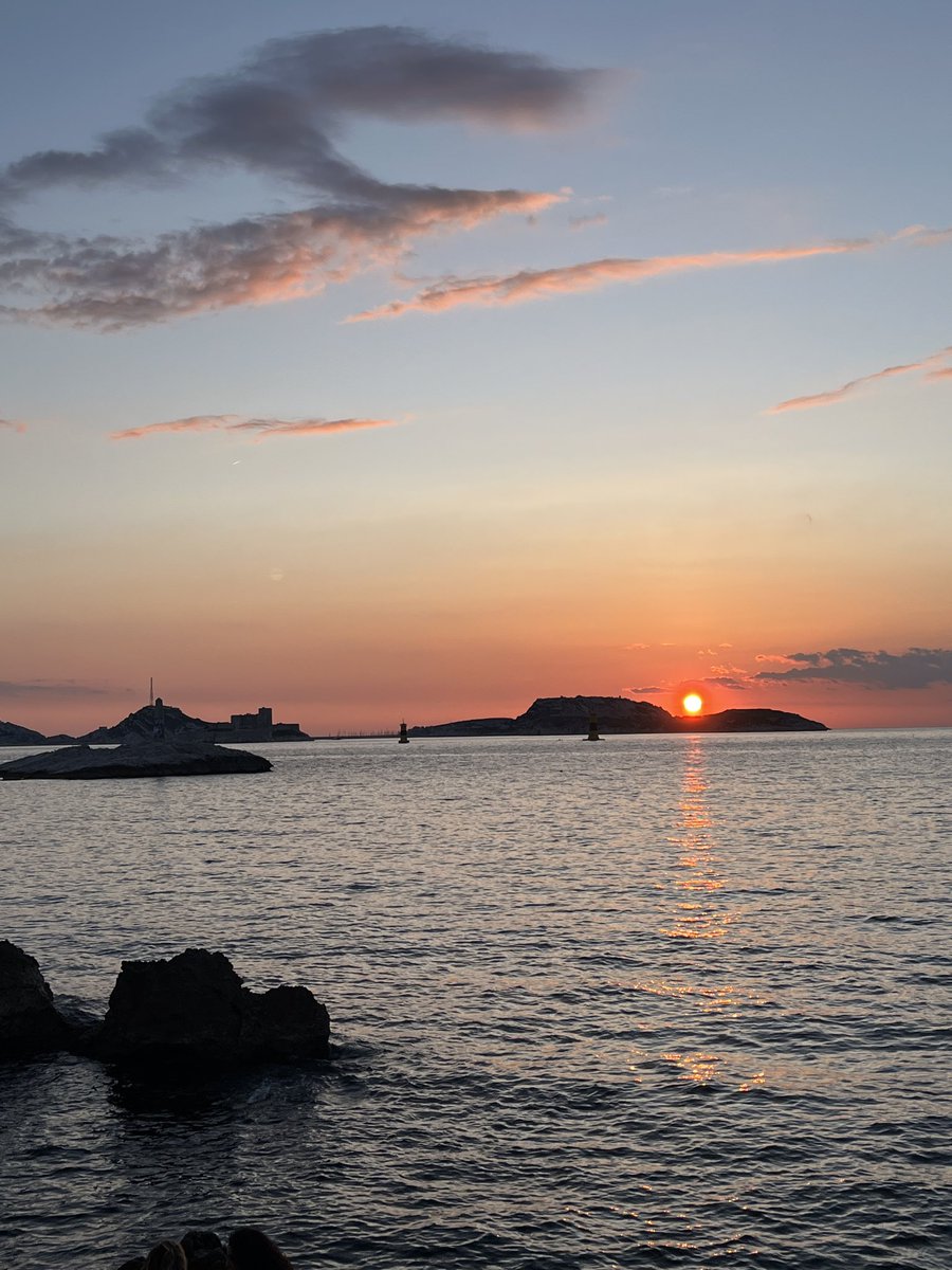 carré d’as tweet media