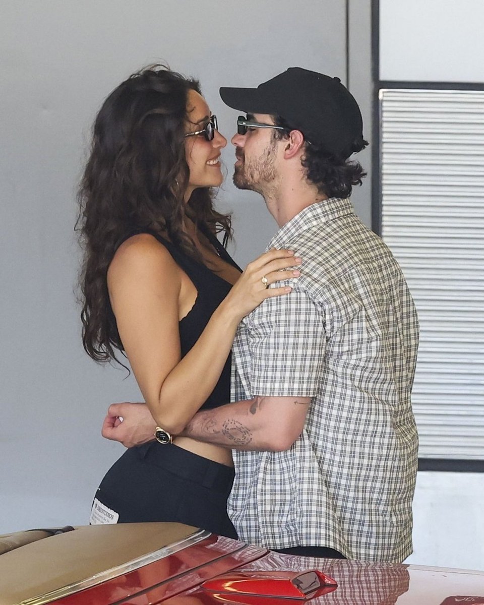 Page Six tweet media