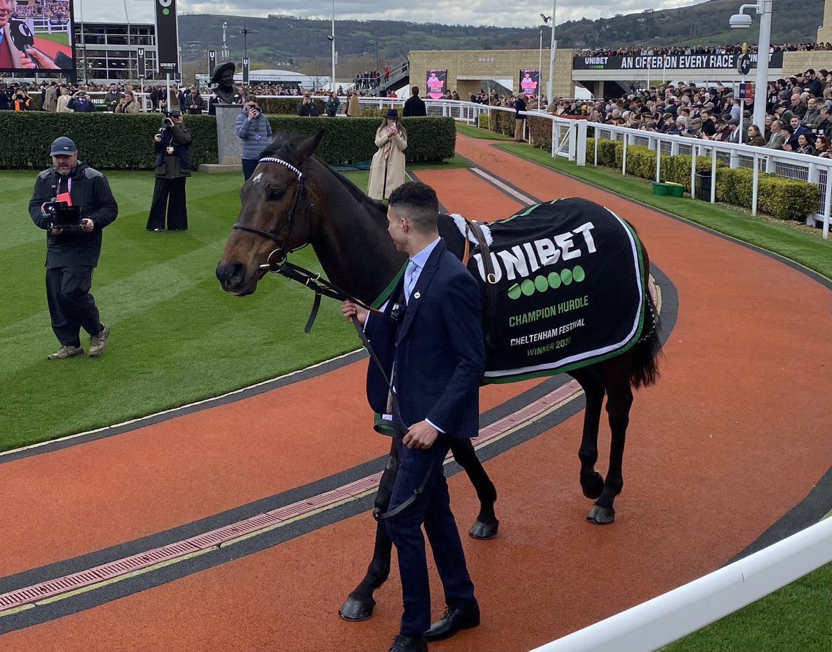 simon sanders tweet media