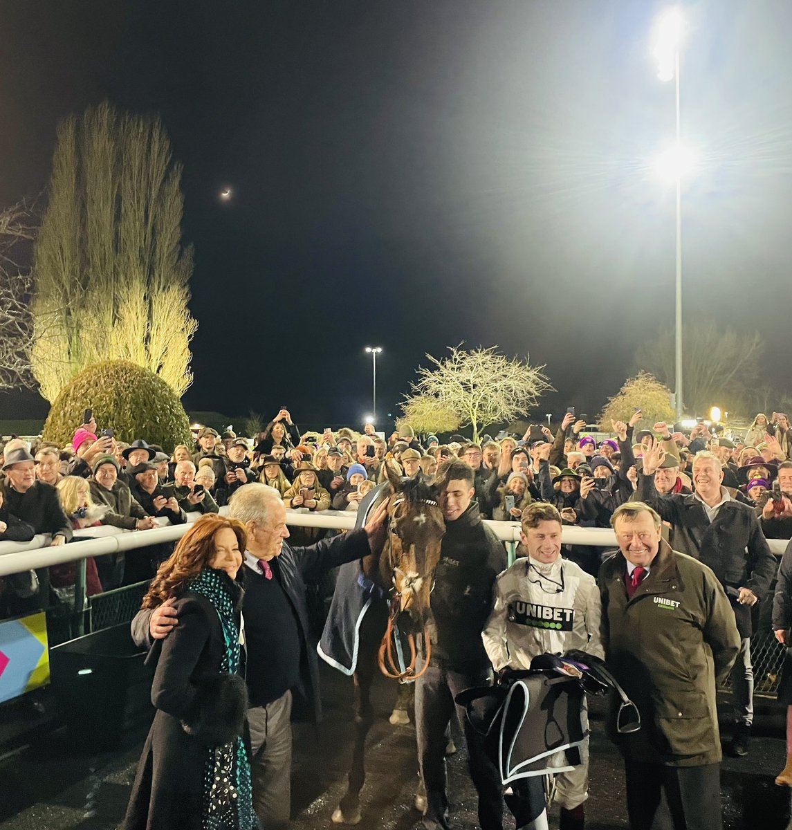 simon sanders tweet media