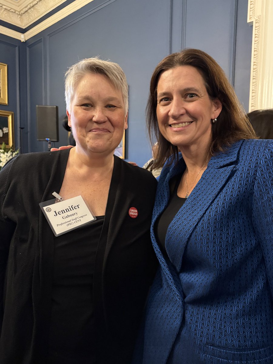 Melinda Person 🍎✌🌈 tweet media