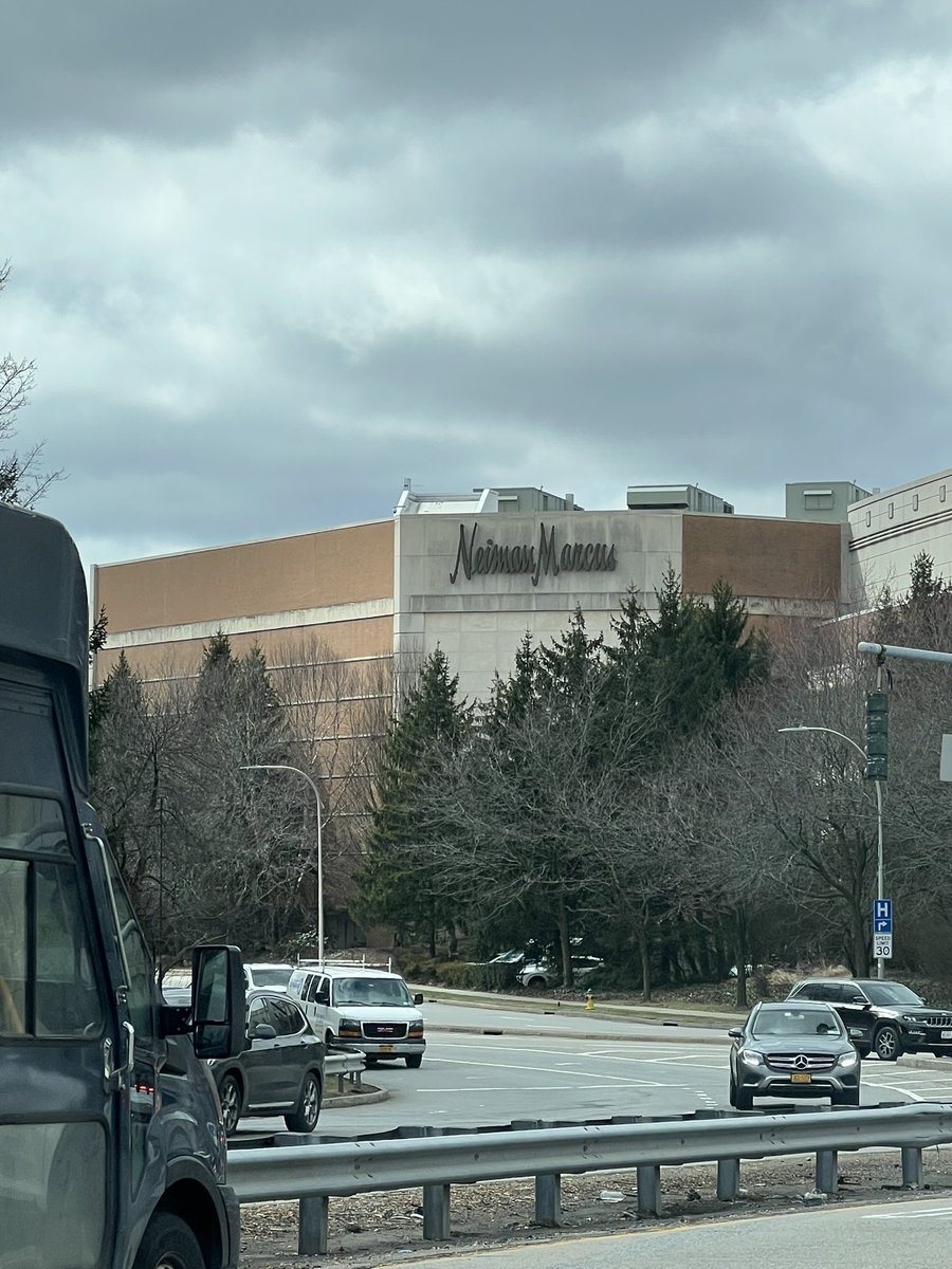 Grocerying's tweet image. #Breaking: #SaksGlobal has announced the #NeimanMarcus store at #TheWestchester in #WhitePlains, NY, will not be closing and will stay open. It looks like @Saks along with @SimonPropertyGp has reversed course on the closure of this @neimanmarcus location.