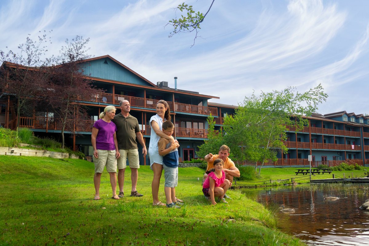WatersEdgeADK's tweet photo. 🌷☀️ Spring is here, which means we're closer to Summer &amp; opening day at @WaterSafari!

We're steps away from the waterpark, local dining &amp; mountain adventures. Water's Edge Inn is your home base for the ultimate Old Forge experience. 🌄

#WaterSafariResort
#OldForgeNY https://t.co/4obfEGamE4
