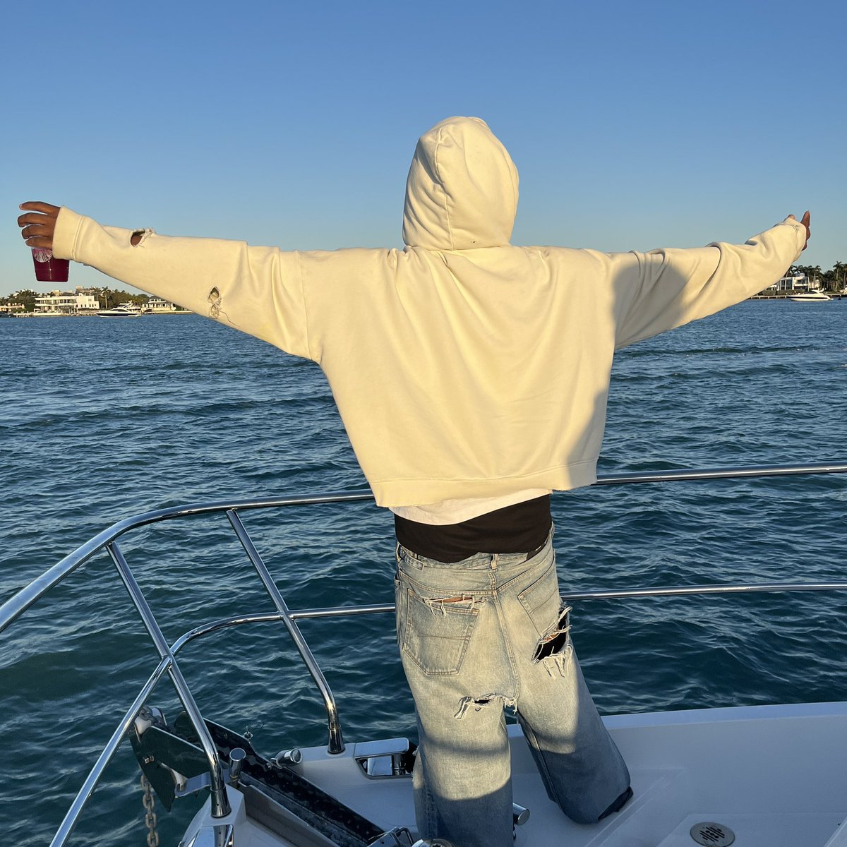 Zäy (@laughtodabank) on Twitter photo 