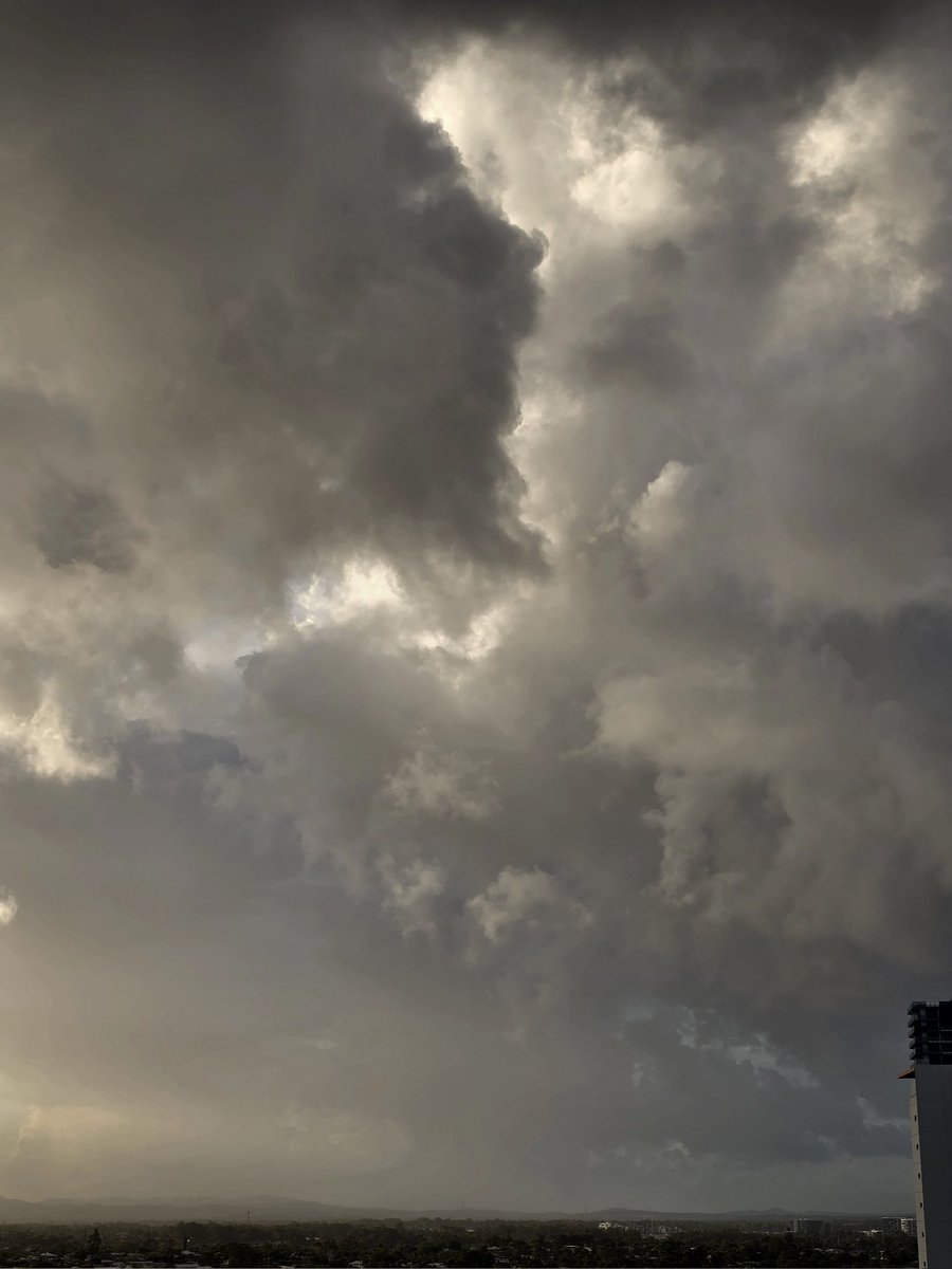 Lois with two EEs tweet media