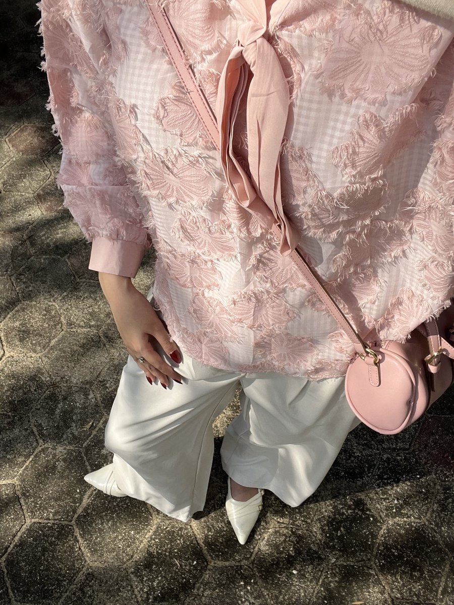 who knows tweet media