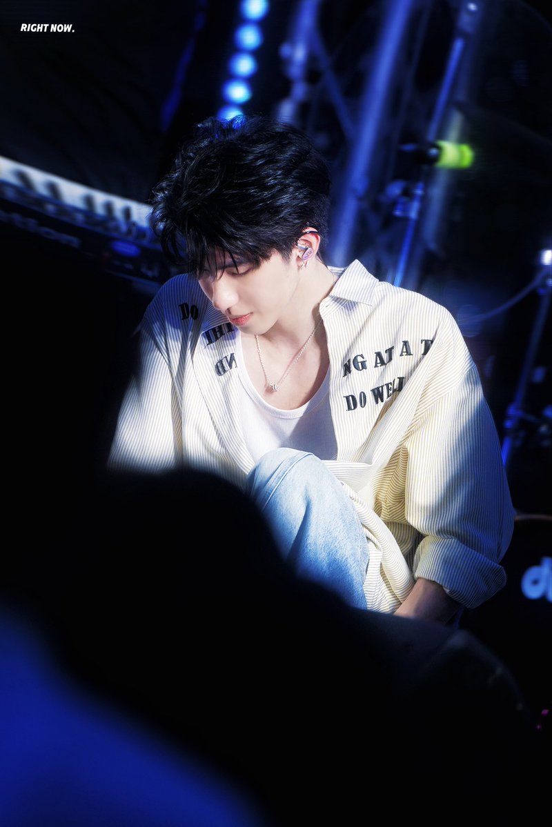 RIGHT NOW. tweet media