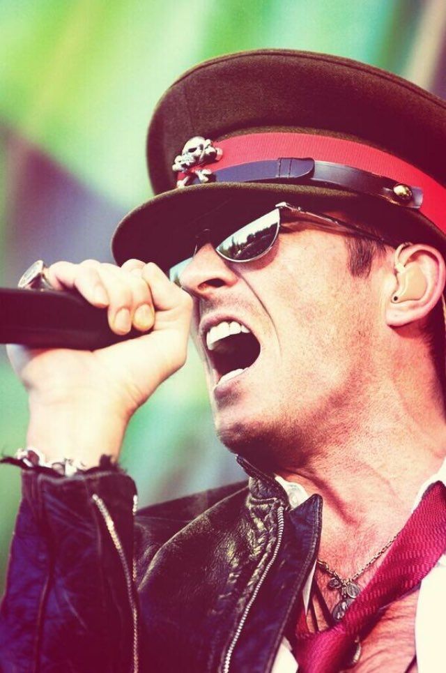 qrpress_'s tweet photo. Scott Weiland - Stone Temple Pilots / Velvet Revolver https://t.co/s0HcaQZvD6